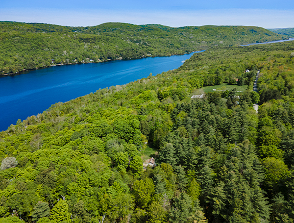 vue aérienne lac memphrémagog