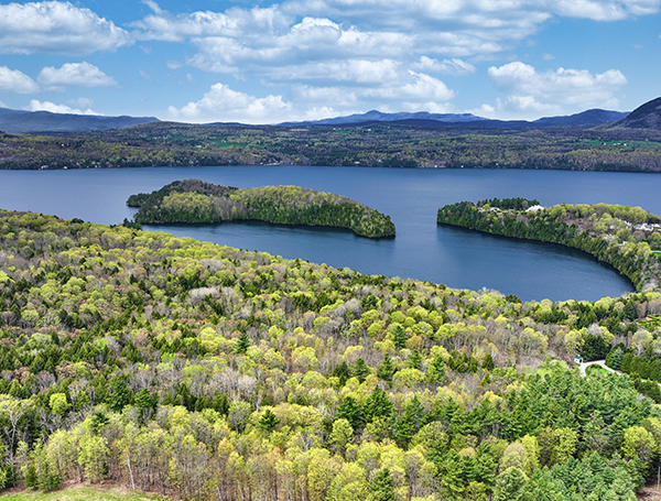 vue aérienne lac memphrémagog